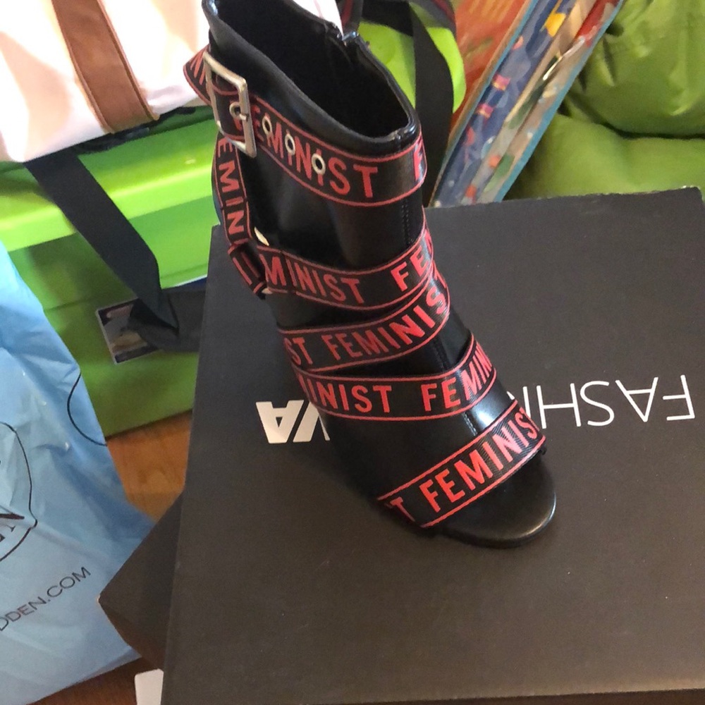 Women’s shoe